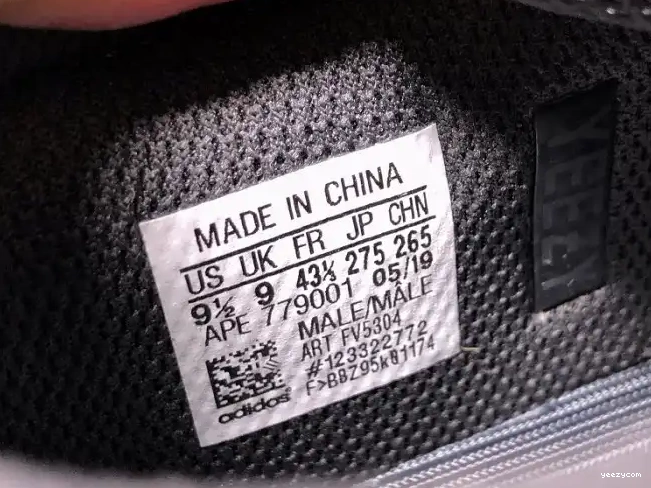 Yeezy Boost Black Adidas 700 FV5304 Utility 0705